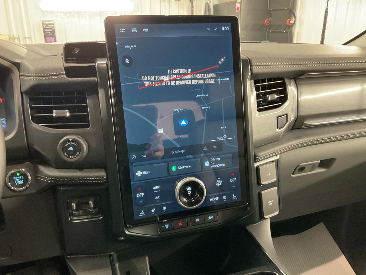2025 Ford F-150 Lightning Flash Photo5