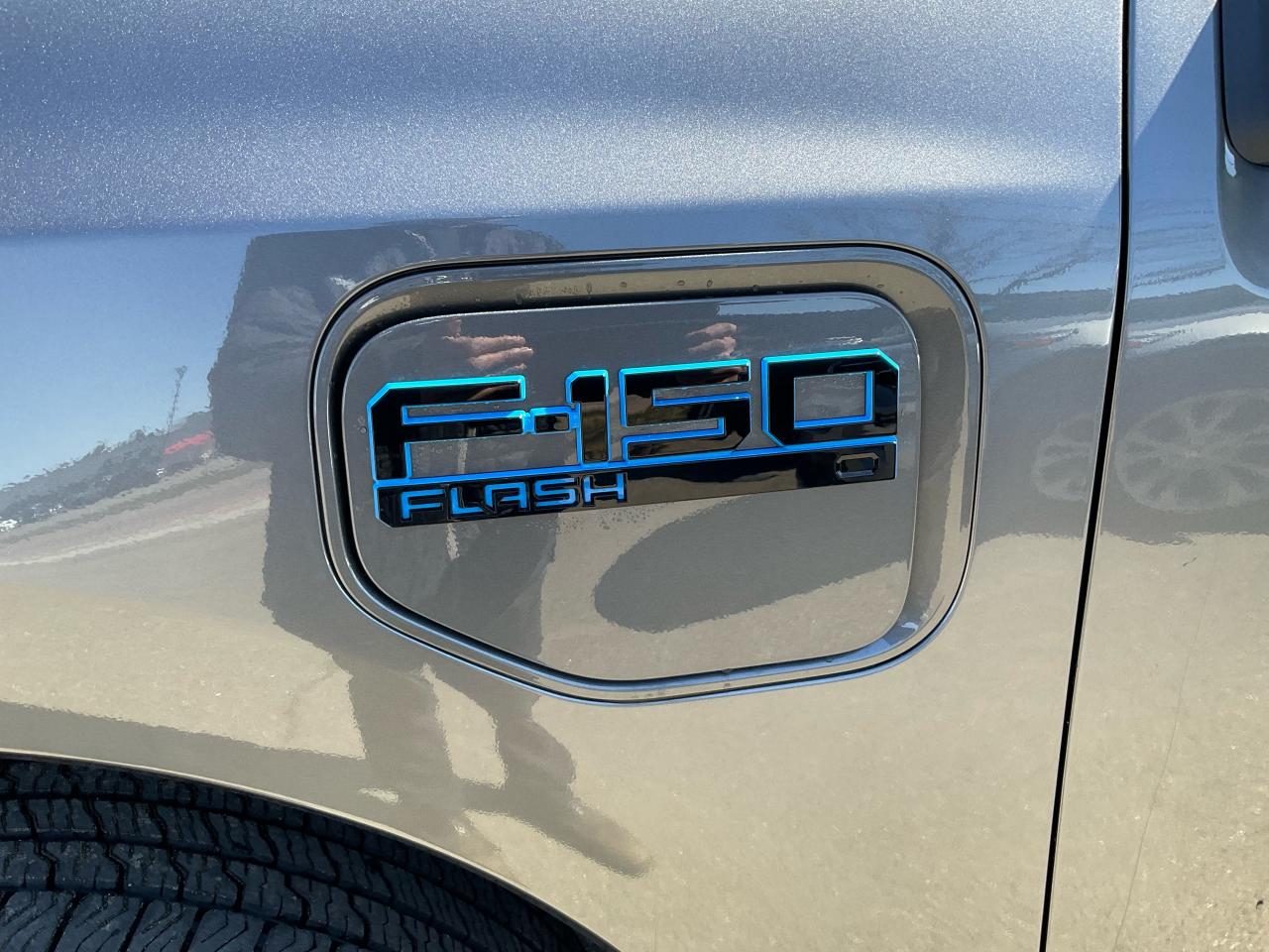 2025 Ford F-150 Lightning Flash Photo5