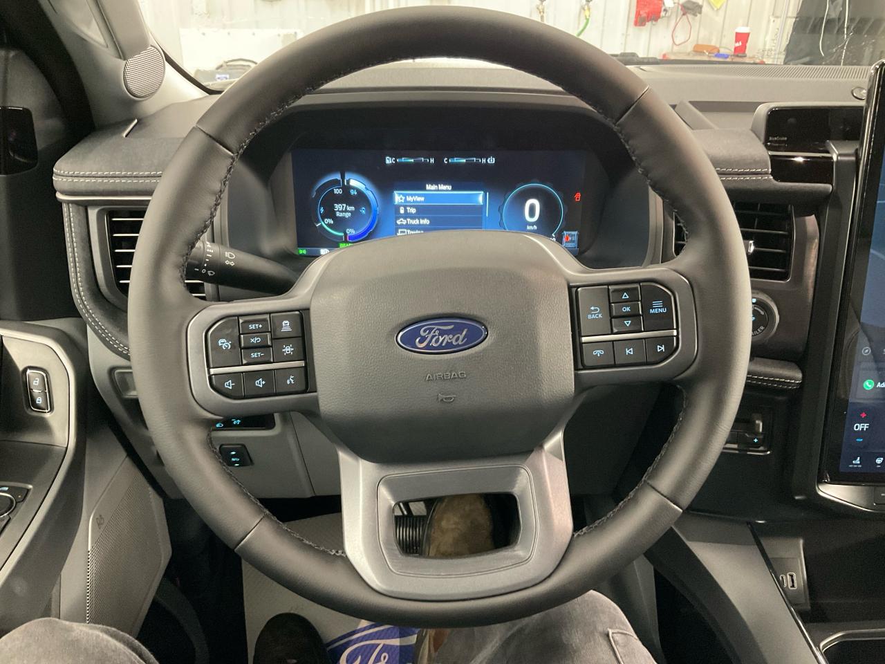 2025 Ford F-150 Lightning Flash Photo5