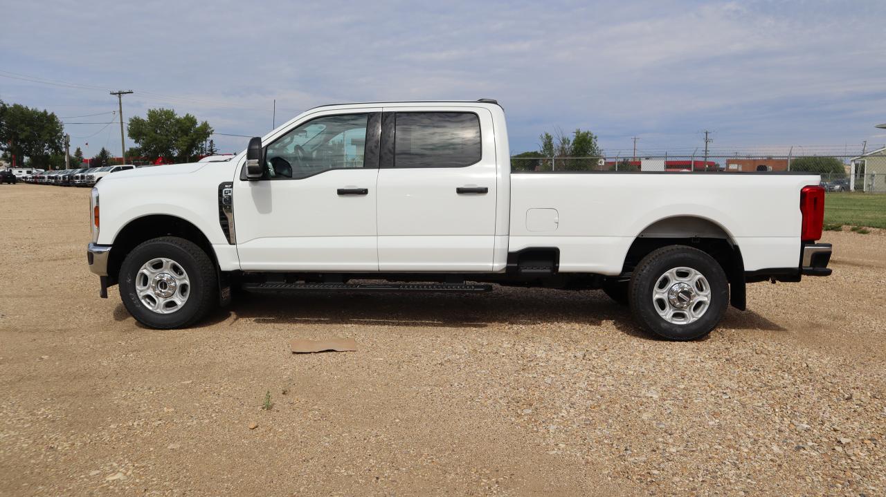 2025 Ford F-350 Super Duty SRW XLT Photo