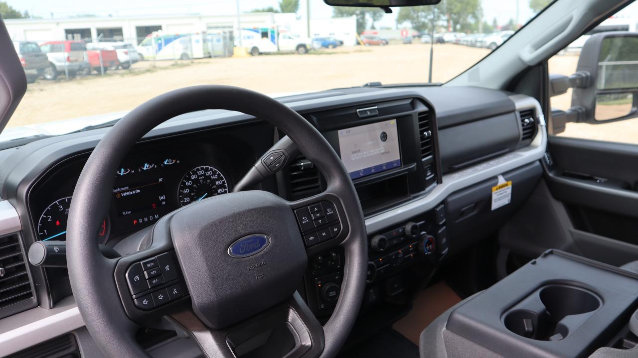 2025 Ford F-350 Super Duty SRW XLT Photo5