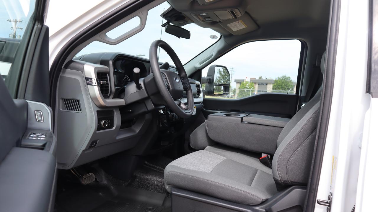 2025 Ford F-350 Super Duty SRW XLT Photo5