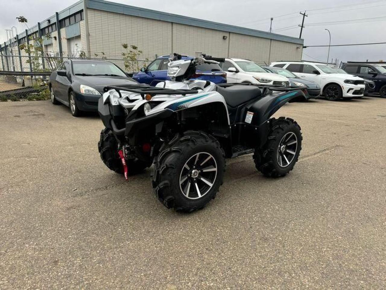 2024 Yamaha Grizzly 700 EPS SE $114 B/W - Photo #1