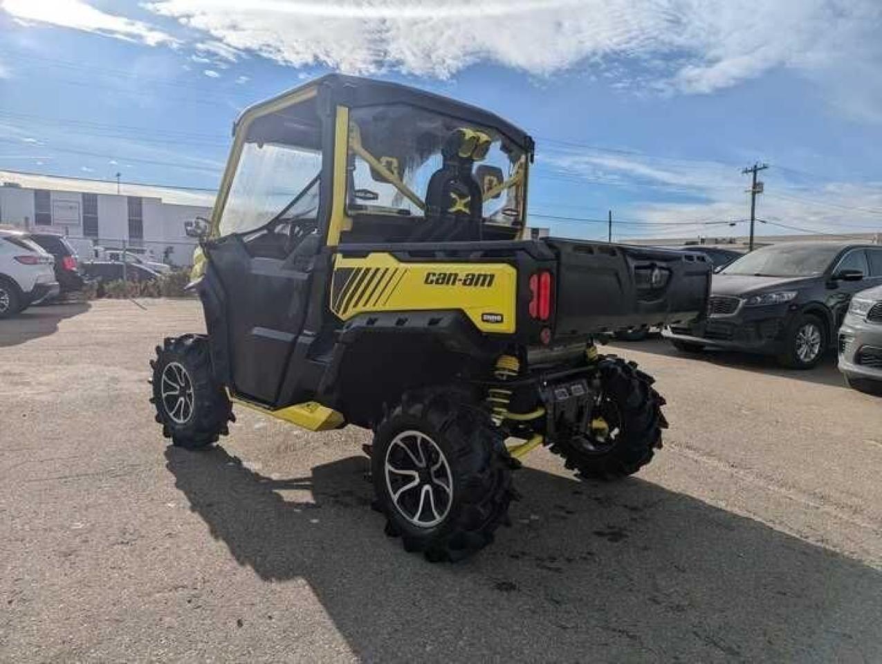 2018 Can-Am Defender HD10 XMR $110 B/W - Photo #3