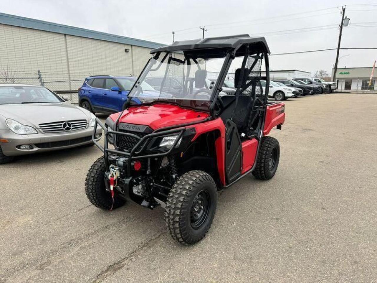 2025 Honda Pioneer 520 $111 B/W