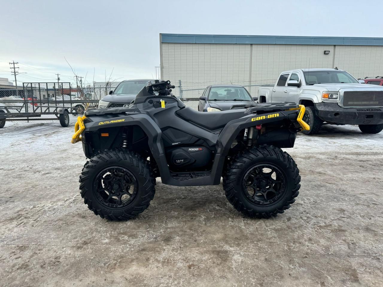 2023 Can-Am Outlander 1000 XT-P $105 B/W - Photo #9