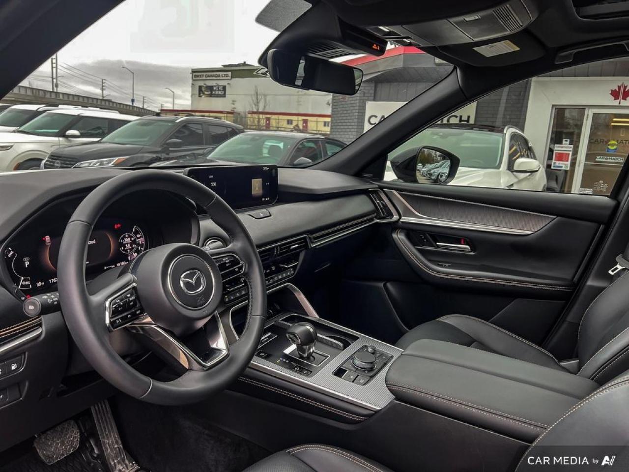 2025 Mazda CX-70 GT / AWD / PANO ROOF / LEATHER / NAV / LOADED - Photo #9