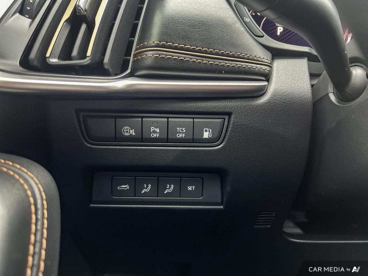 2025 Mazda CX-70 GT / AWD / PANO ROOF / LEATHER / NAV / LOADED - Photo #15