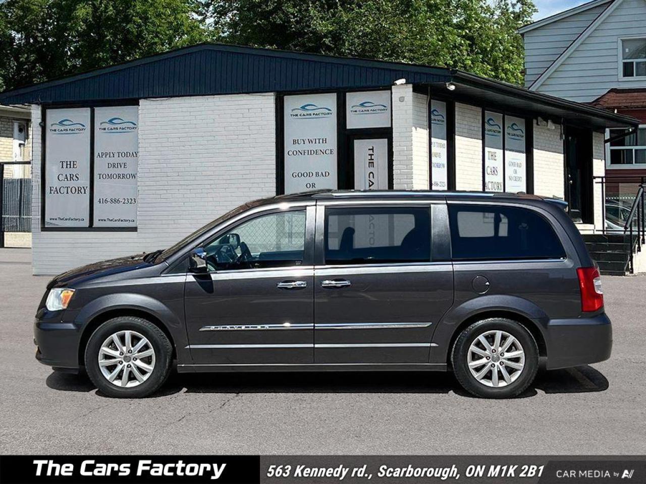 2016 Chrysler Town & Country Limited Leather / Camera / DVD / Navigation! - Photo #3