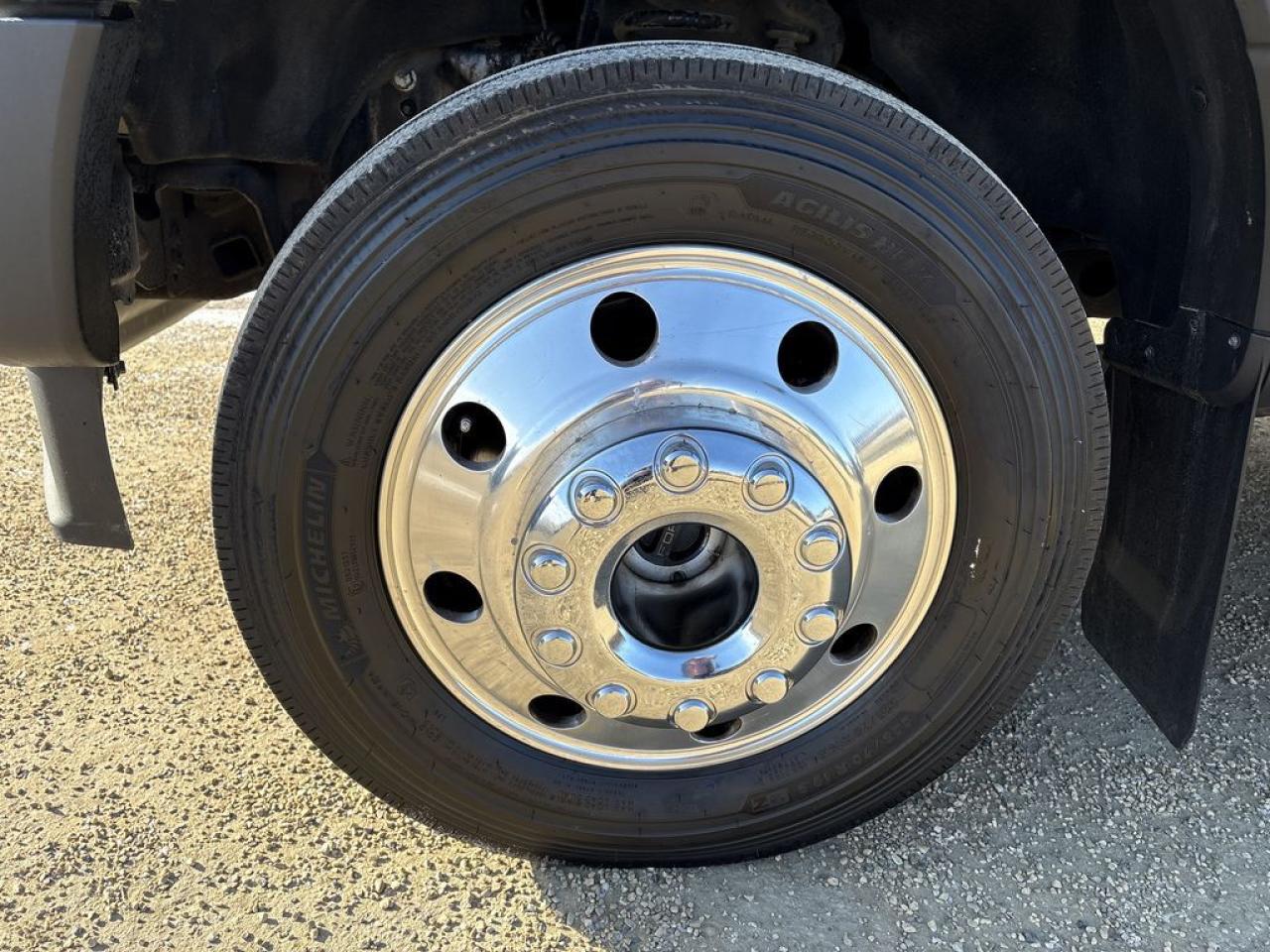 2022 Ford F-450 Super Duty DRW XL Photo2