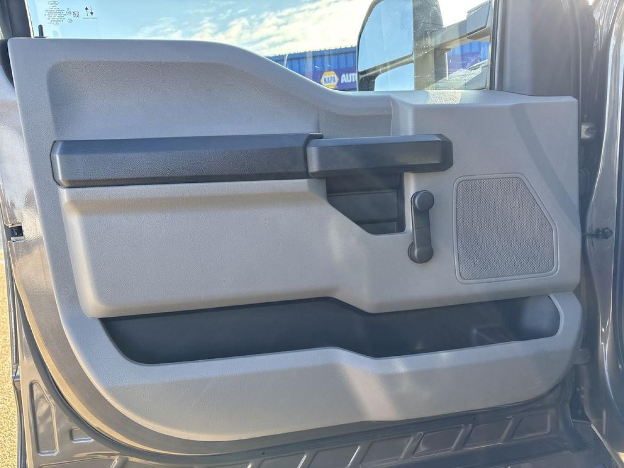 2022 Ford F-450 Super Duty DRW XL Photo3