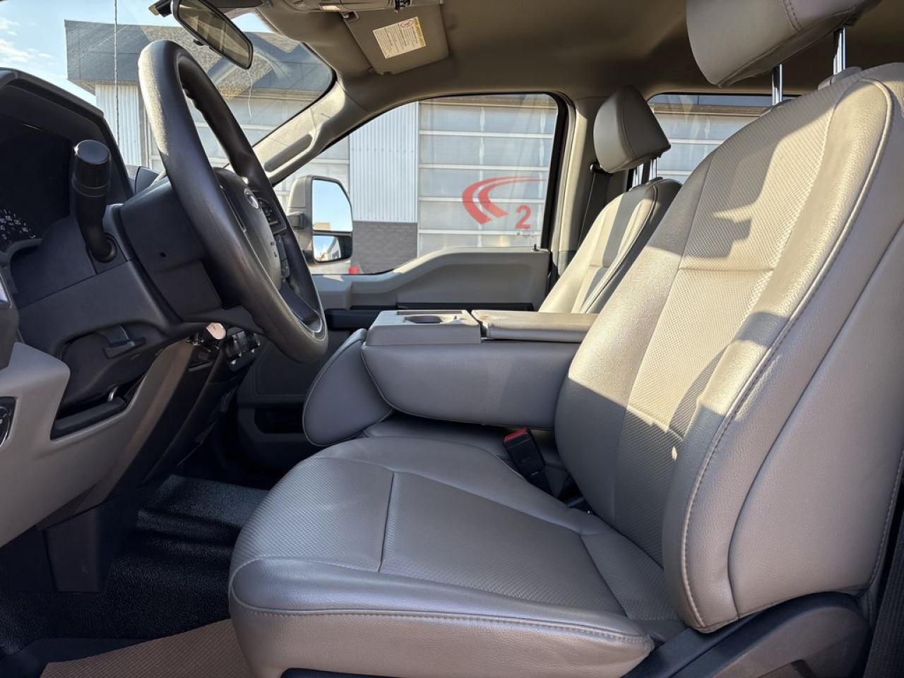 2022 Ford F-450 Super Duty DRW XL Photo5