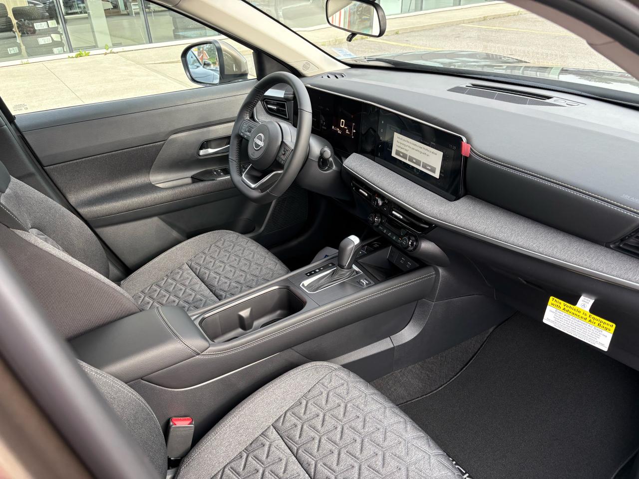 2025 Nissan Kicks SV Photo6