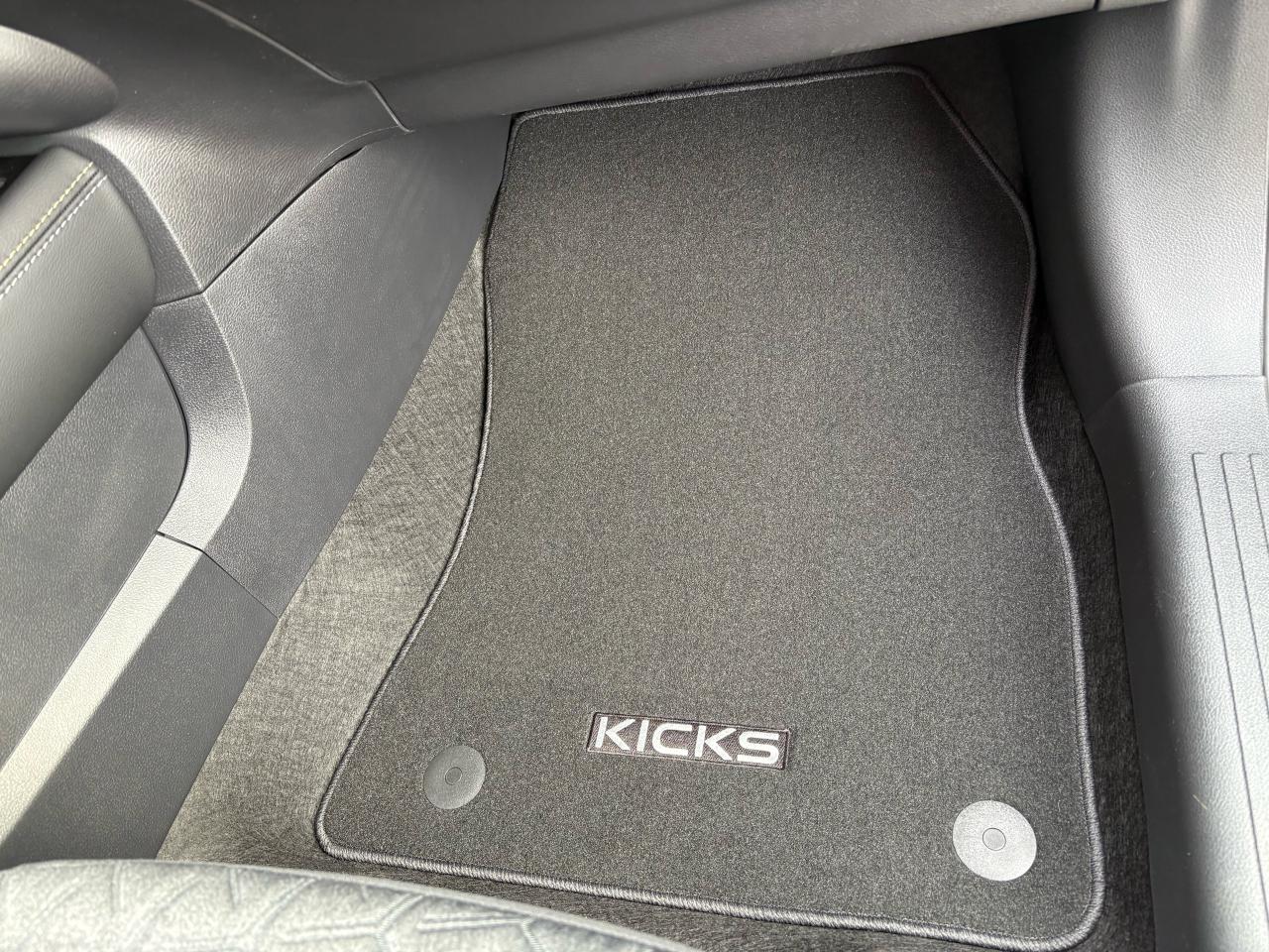 2025 Nissan Kicks SV Photo7
