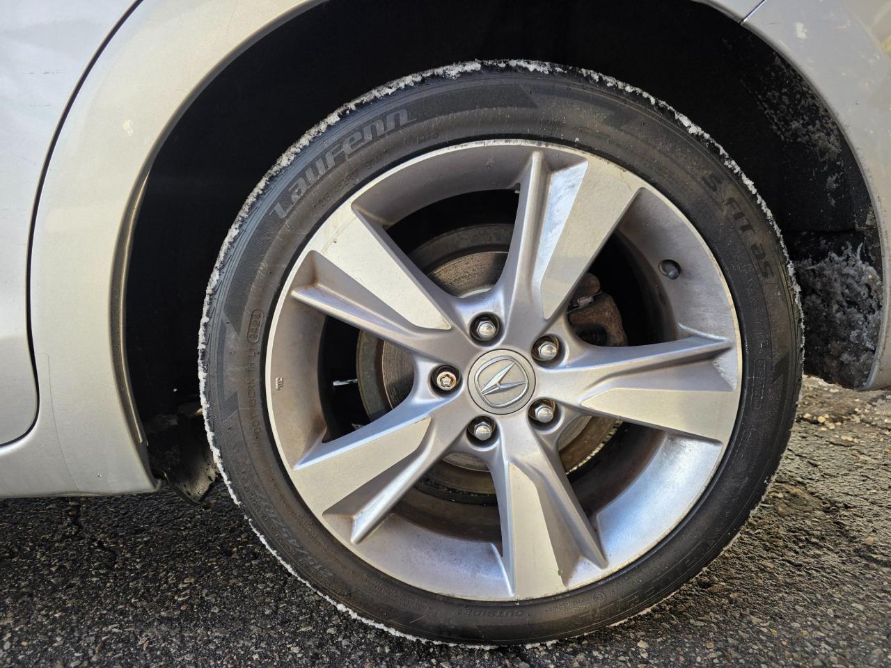 2013 Acura ILX NAVI | Leather | Sunroof | Backup Camera | Heated Seats Photo