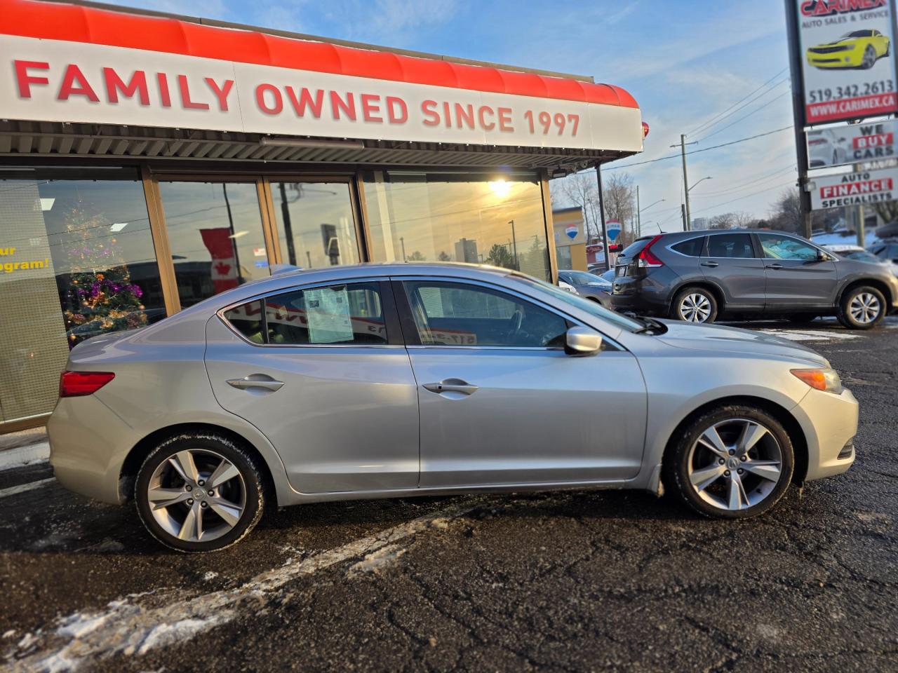 2013 Acura ILX NAVI | Leather | Sunroof | Backup Camera | Heated Seats Photo