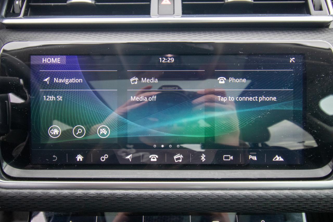 Used 2018 Land Rover Range Rover Velar DYNA SE for sale in New Westminster, BC