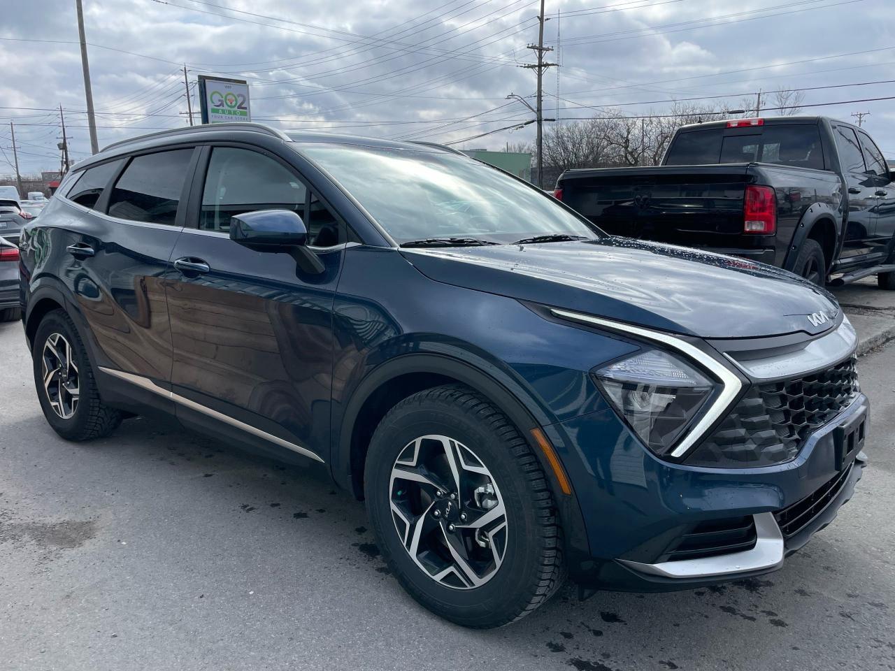 2023 Kia Sportage LX - Photo #3