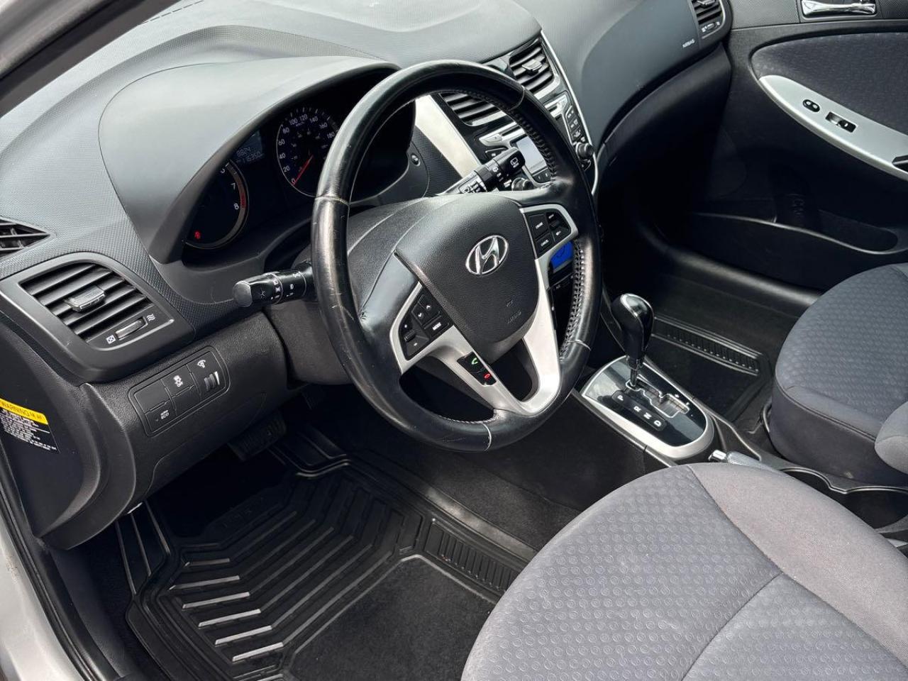 2013 Hyundai Accent 5DR HB AUTO GLS Photo40