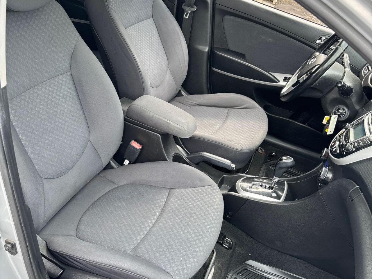 2013 Hyundai Accent 5DR HB AUTO GLS Photo41