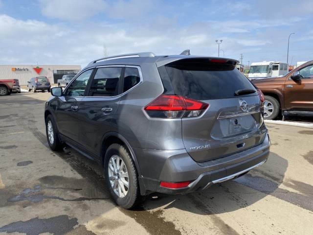 2017 Nissan Rogue SV AWD - Photo #4
