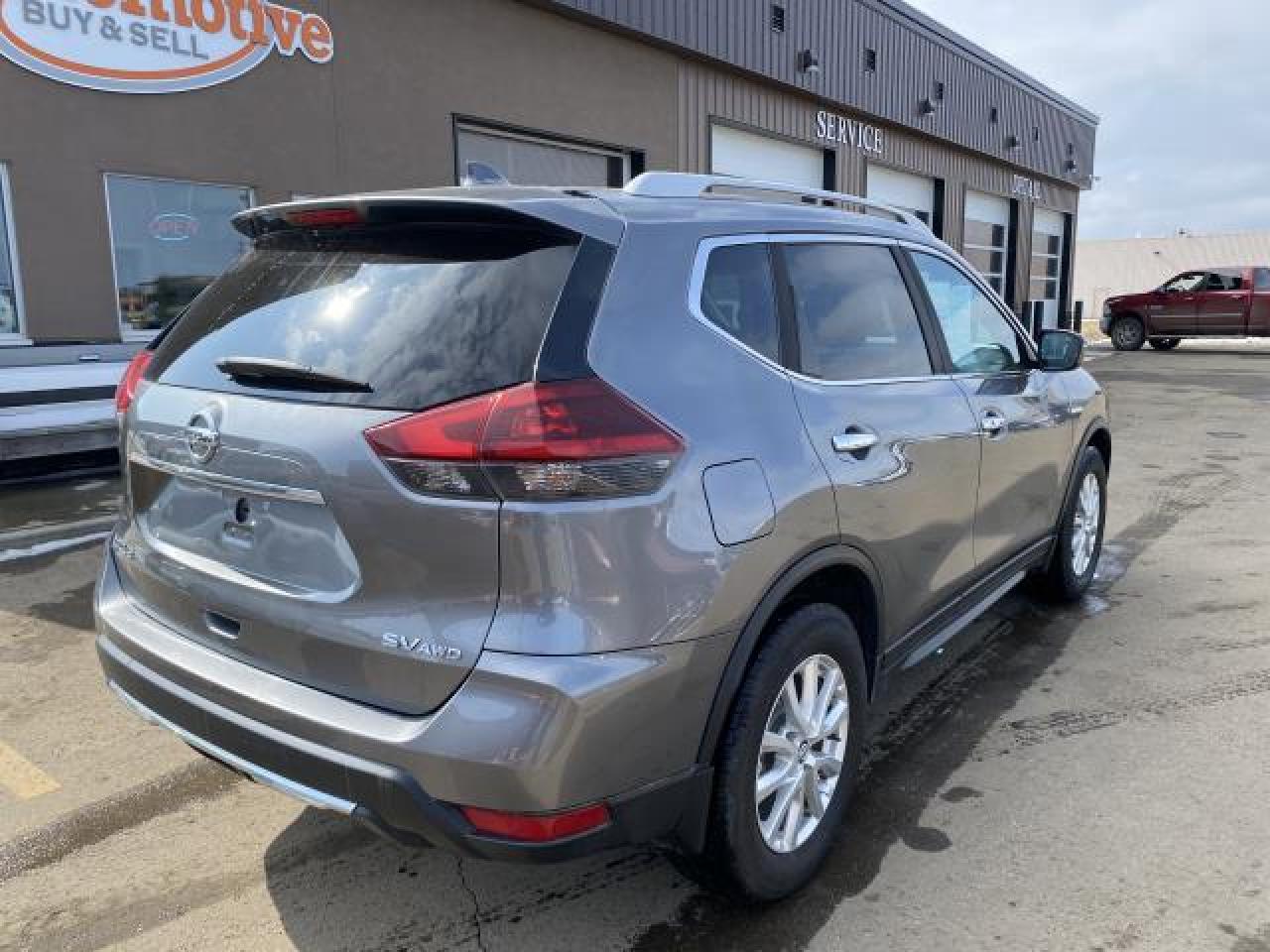 2017 Nissan Rogue SV AWD - Photo #2