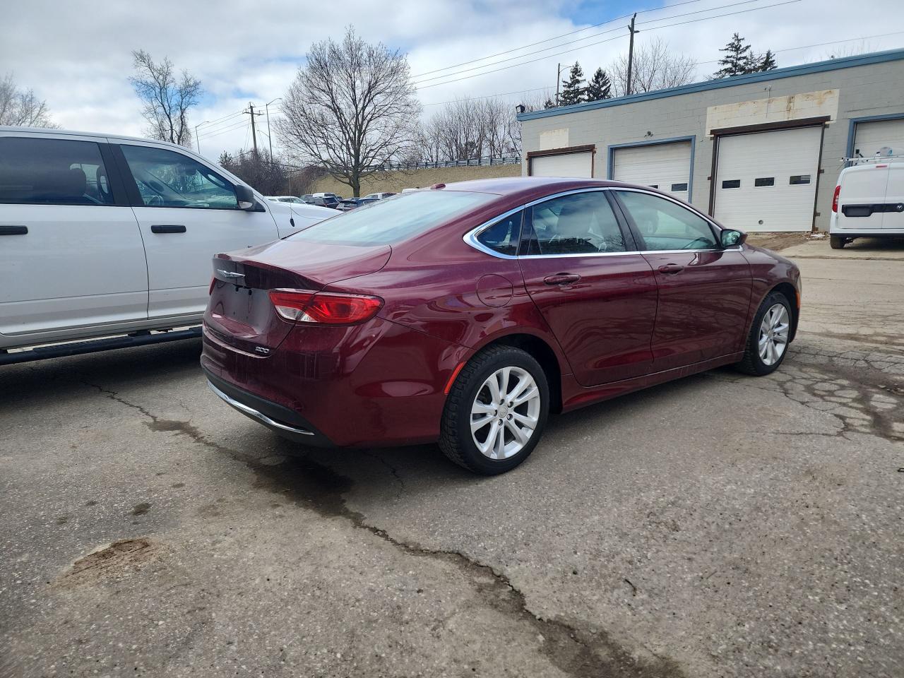 2016 Chrysler 200 Limited Photo3