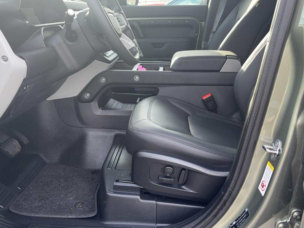 2024 Land Rover Defender S, Panoramic roof, Air Suspension, Like New