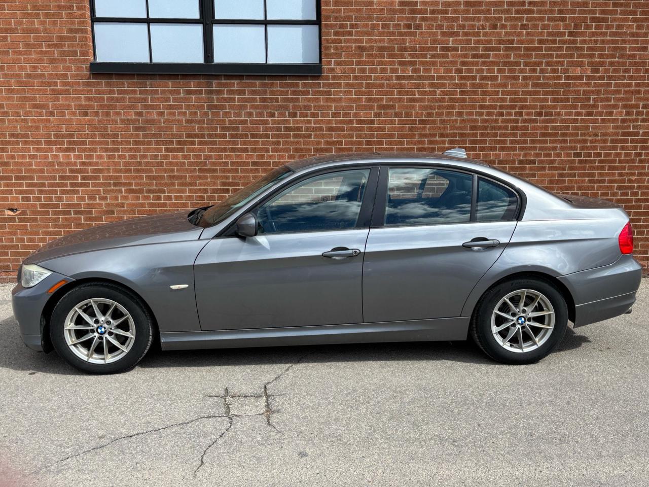 2011 BMW 3 Series 4dr Sdn 323i RWD South Africa Photo2