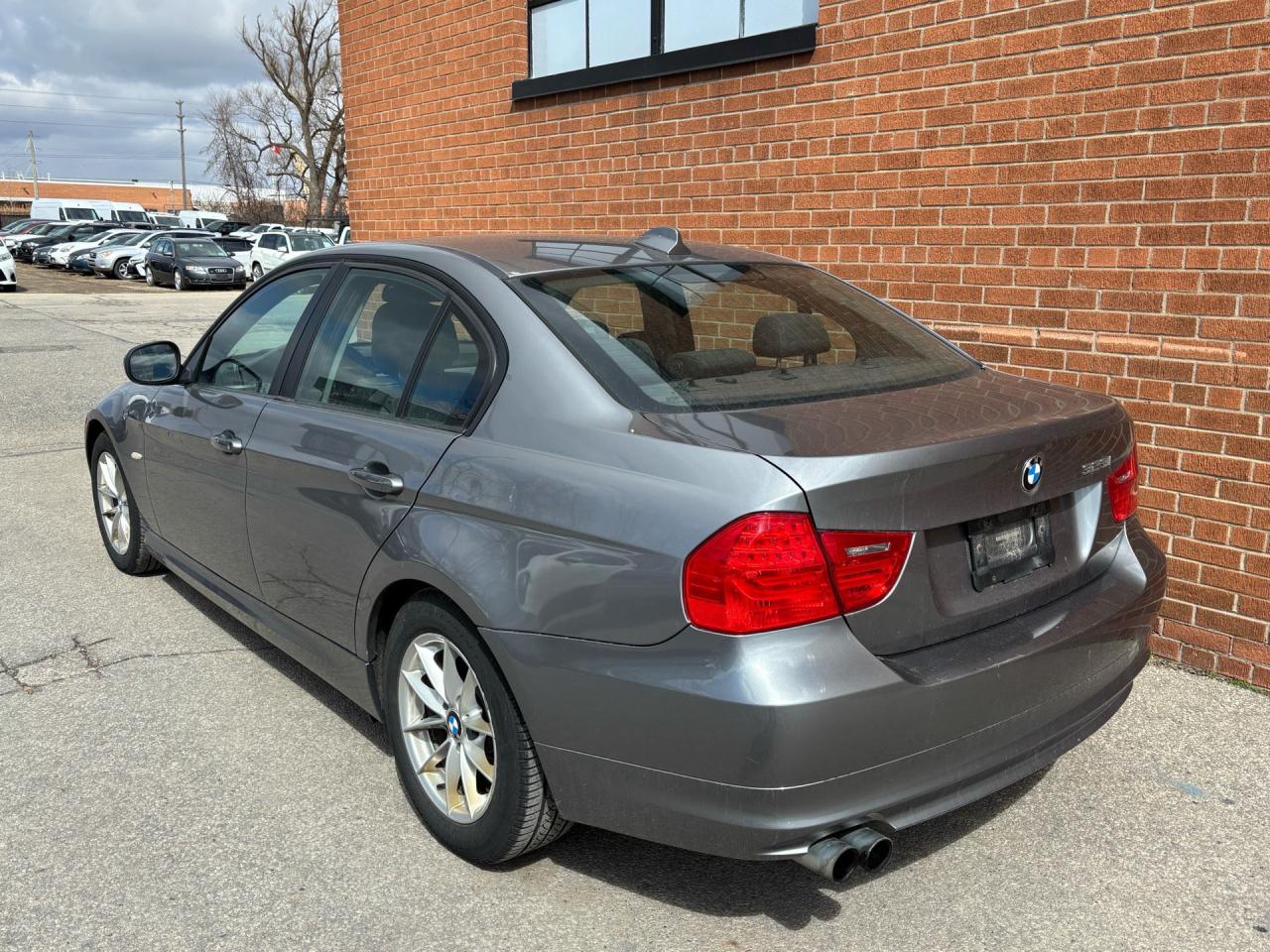 2011 BMW 3 Series 4dr Sdn 323i RWD South Africa Photo3