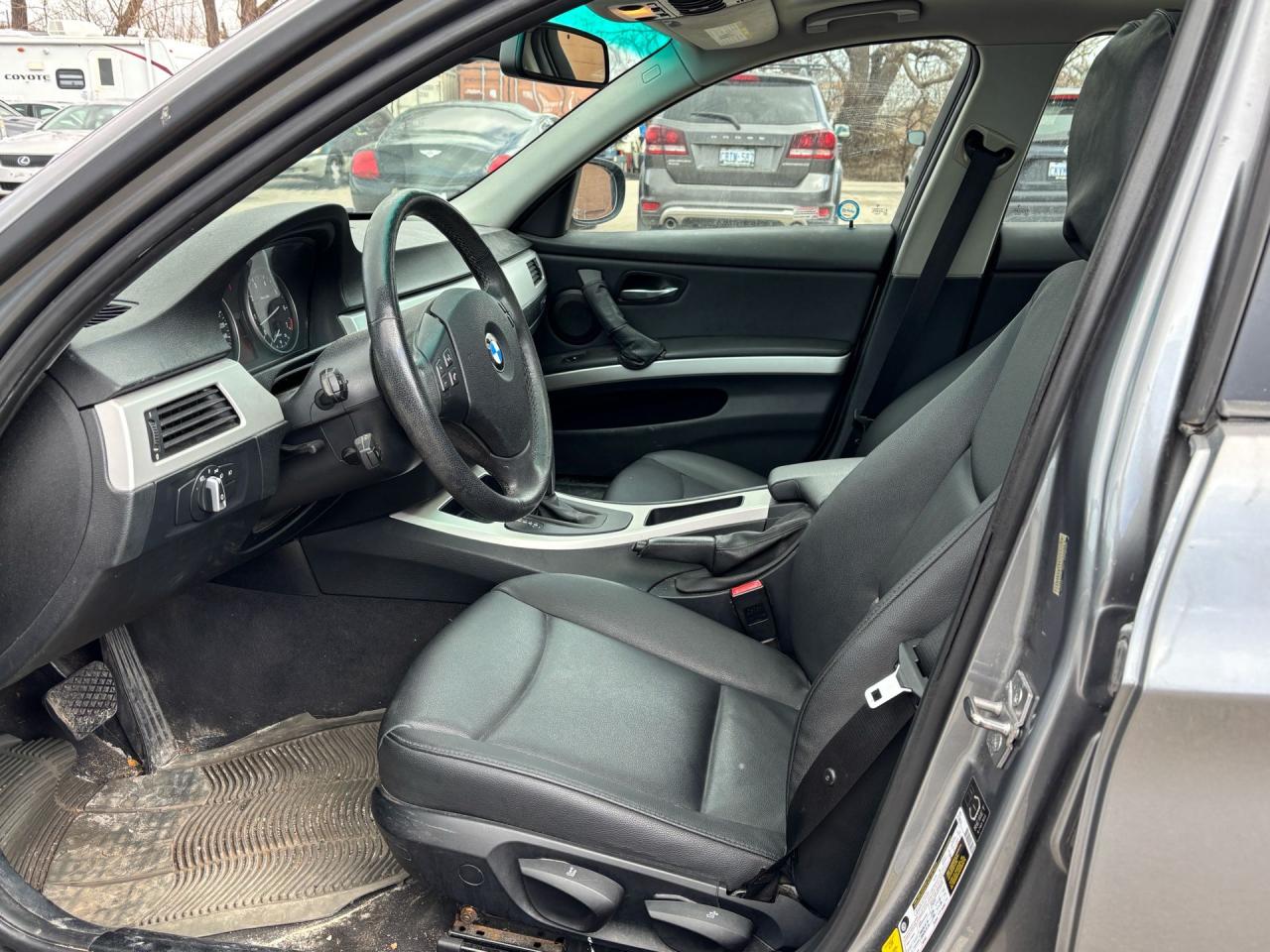 2011 BMW 3 Series 4dr Sdn 323i RWD South Africa Photo