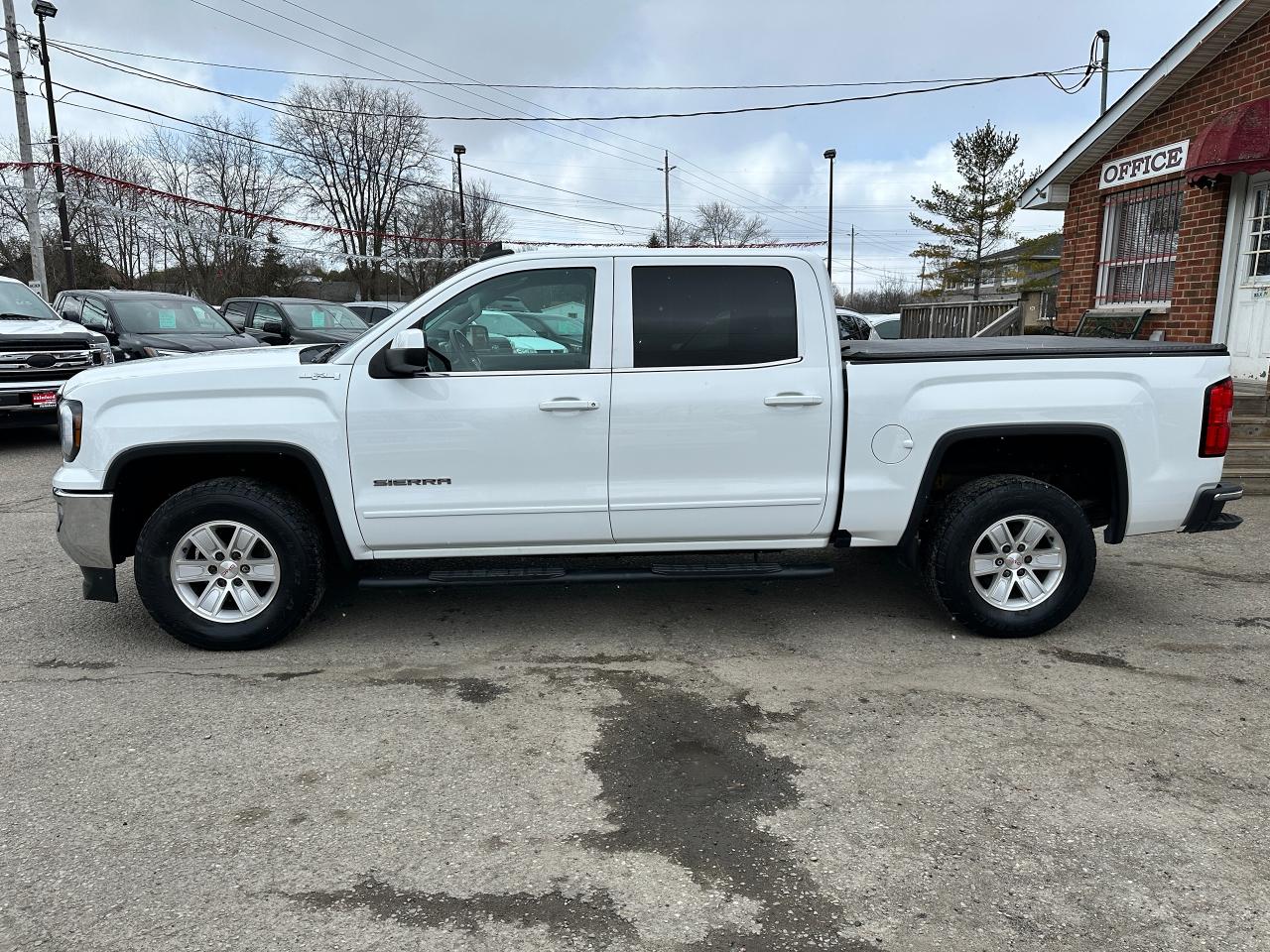 2018 GMC Sierra 1500 SLE CREW 4x4 Cloth XM Bluetooth CarPlay BackupCam Photo2