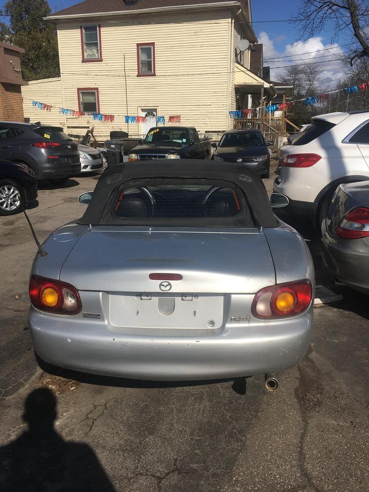 1999 Mazda Miata MX-5 2dr Conv Base Manual Photo