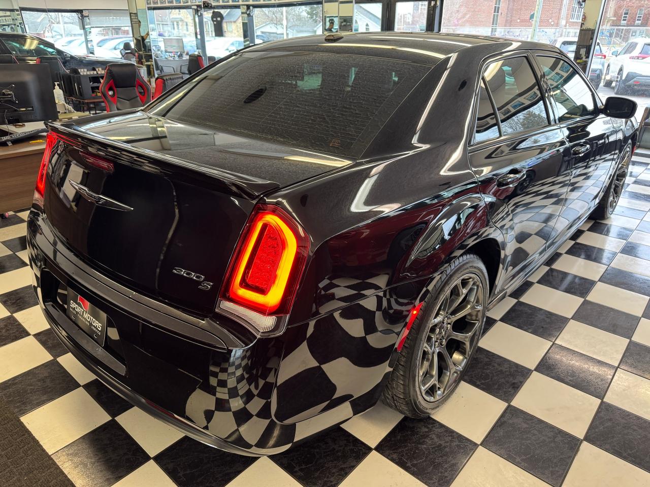 2017 Chrysler 300 S+New Tires+Camera+ApplePlay+CLEAN CARFAX - Photo #9