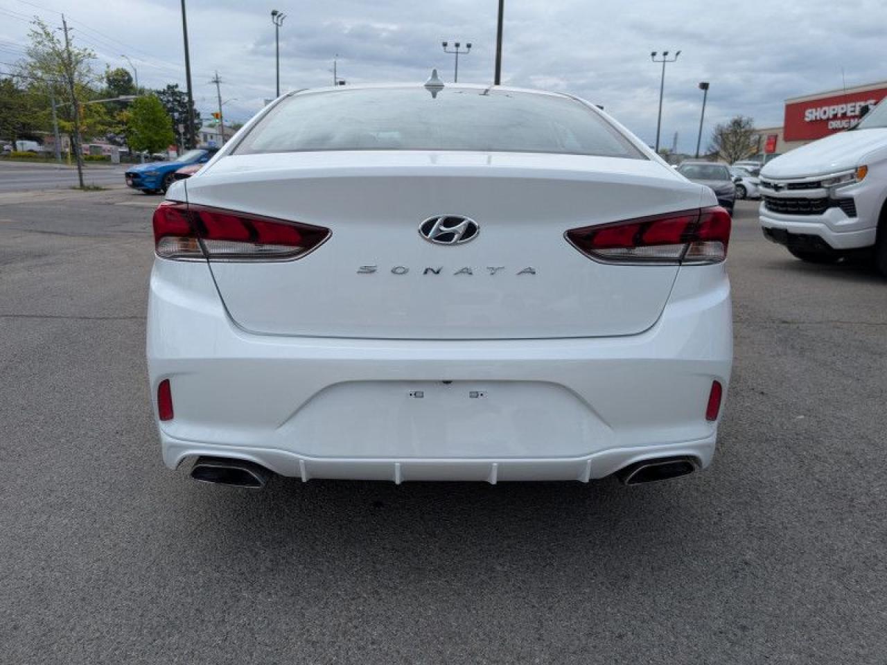 2019 Hyundai Sonata Essential Sport  **SUNROOF - LEATHER** Photo3