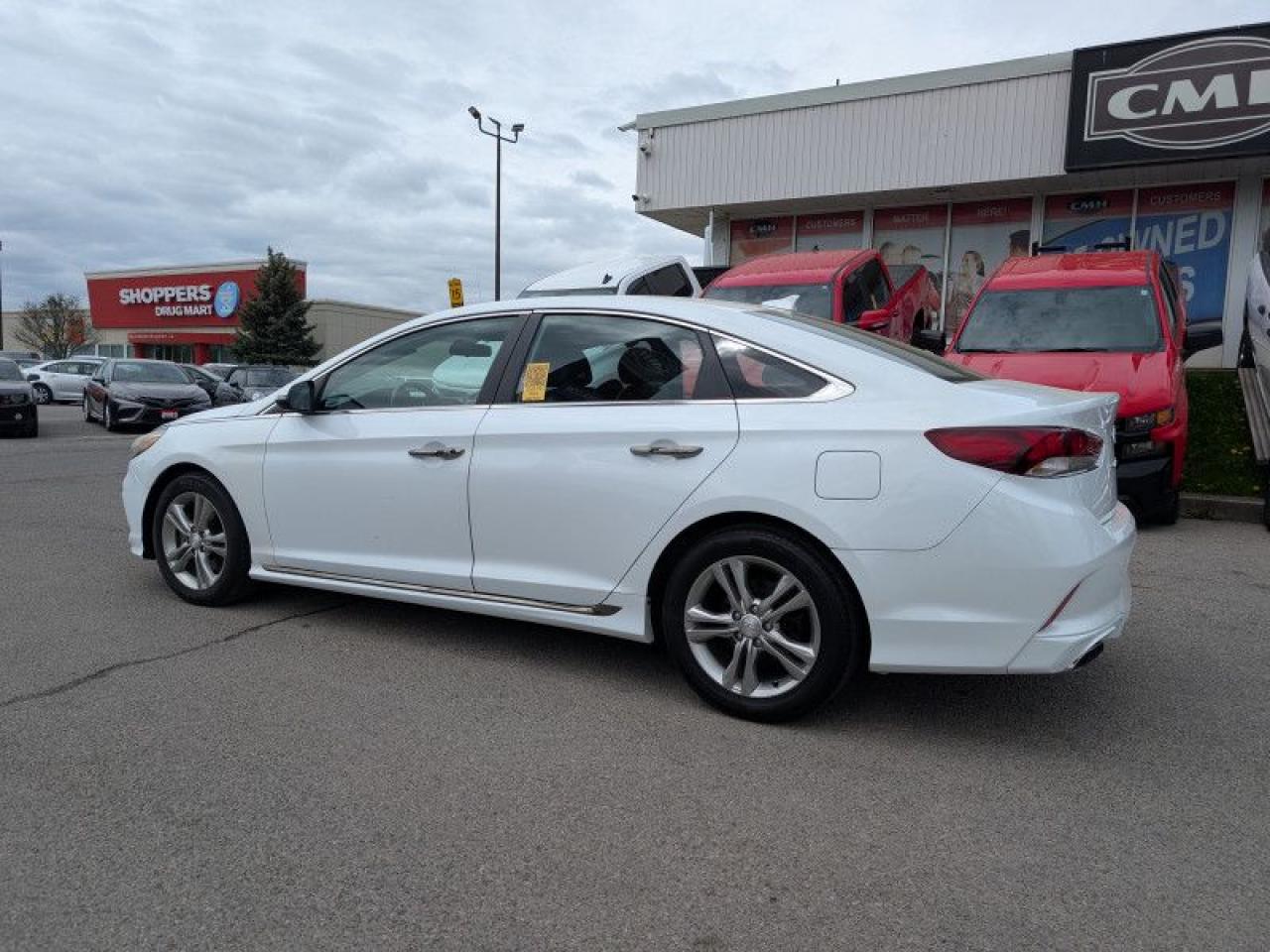 2019 Hyundai Sonata Essential Sport  **SUNROOF - LEATHER** Photo2