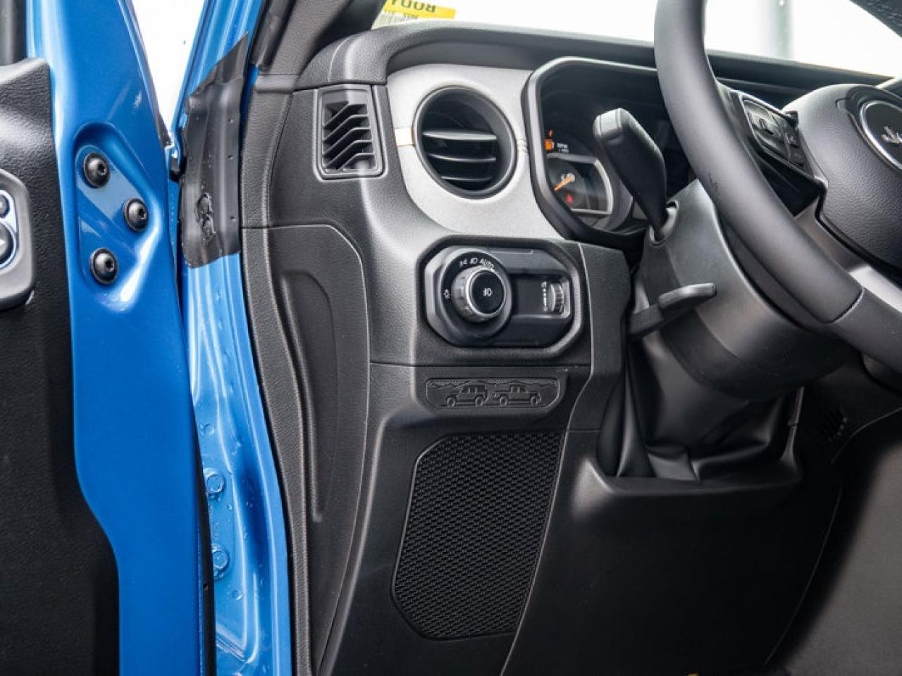 2025 Jeep Wrangler Willys Photo