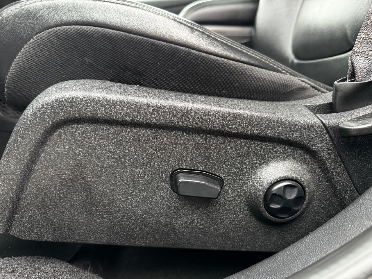 2016 Dodge Journey Crossroad 7 Seater | DVD | Leather | Sunroof | Backup Camera Photo