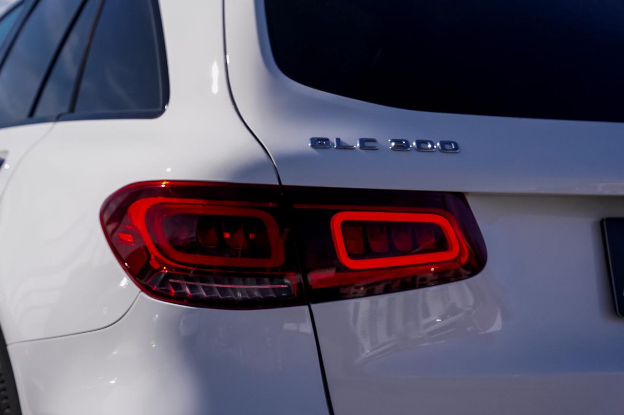 2022 Mercedes-Benz GLC 300 | AMG Sport Pkg | NIght Pkg Photo4