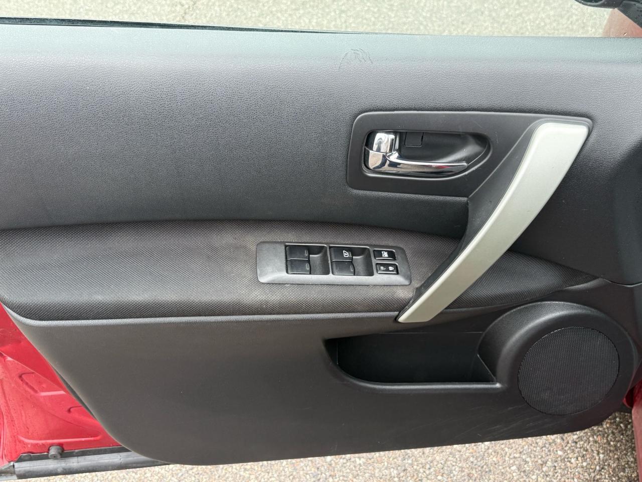 2012 Nissan Rogue FWD 4dr S - Photo #9
