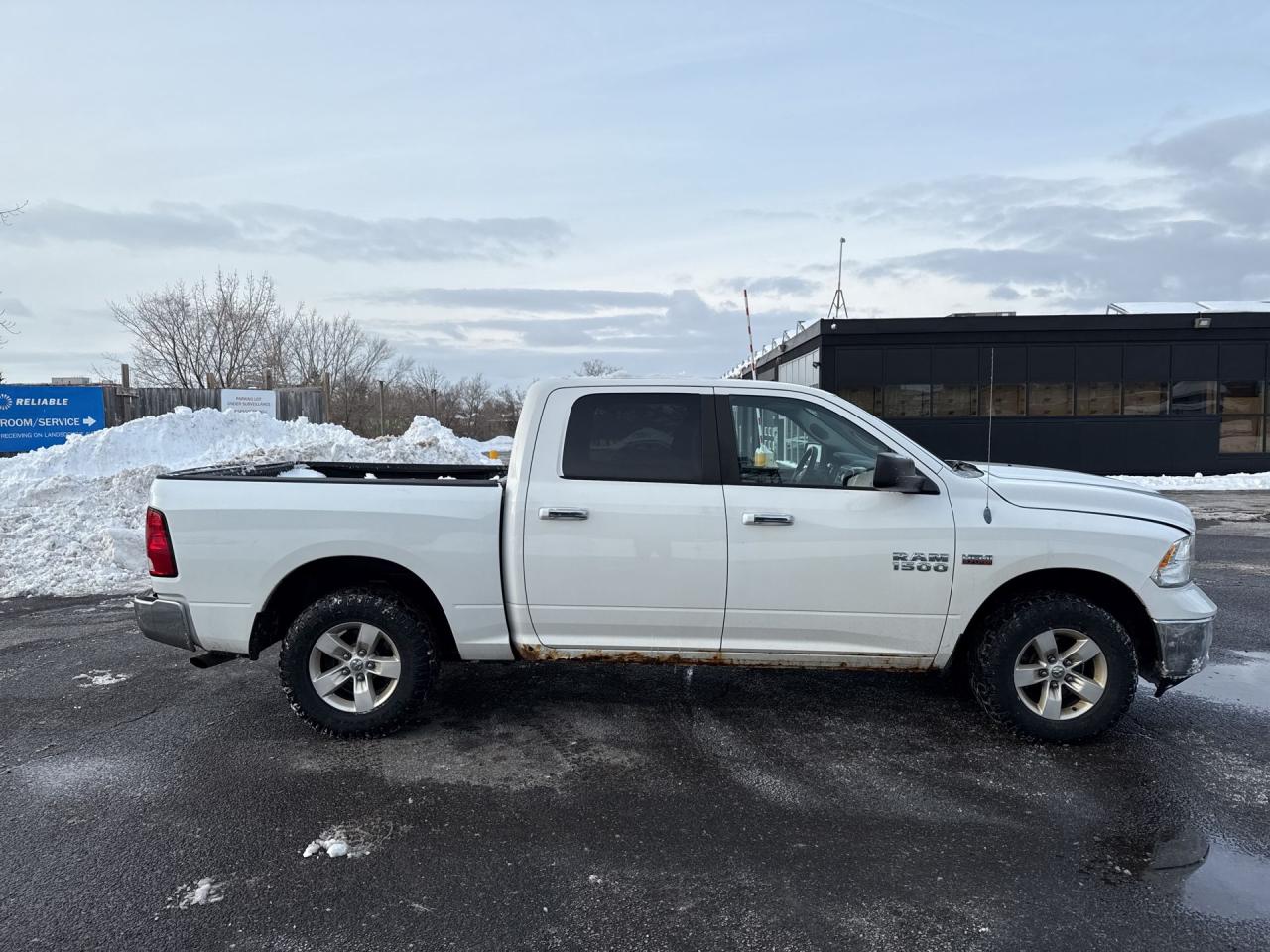 2013 RAM 1500 4WD CREW CAB 140.5" SLT - Photo #4