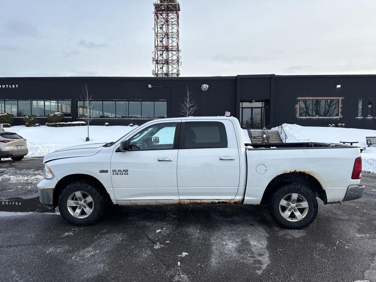 2013 RAM 1500 4WD CREW CAB 140.5" SLT - Photo #8