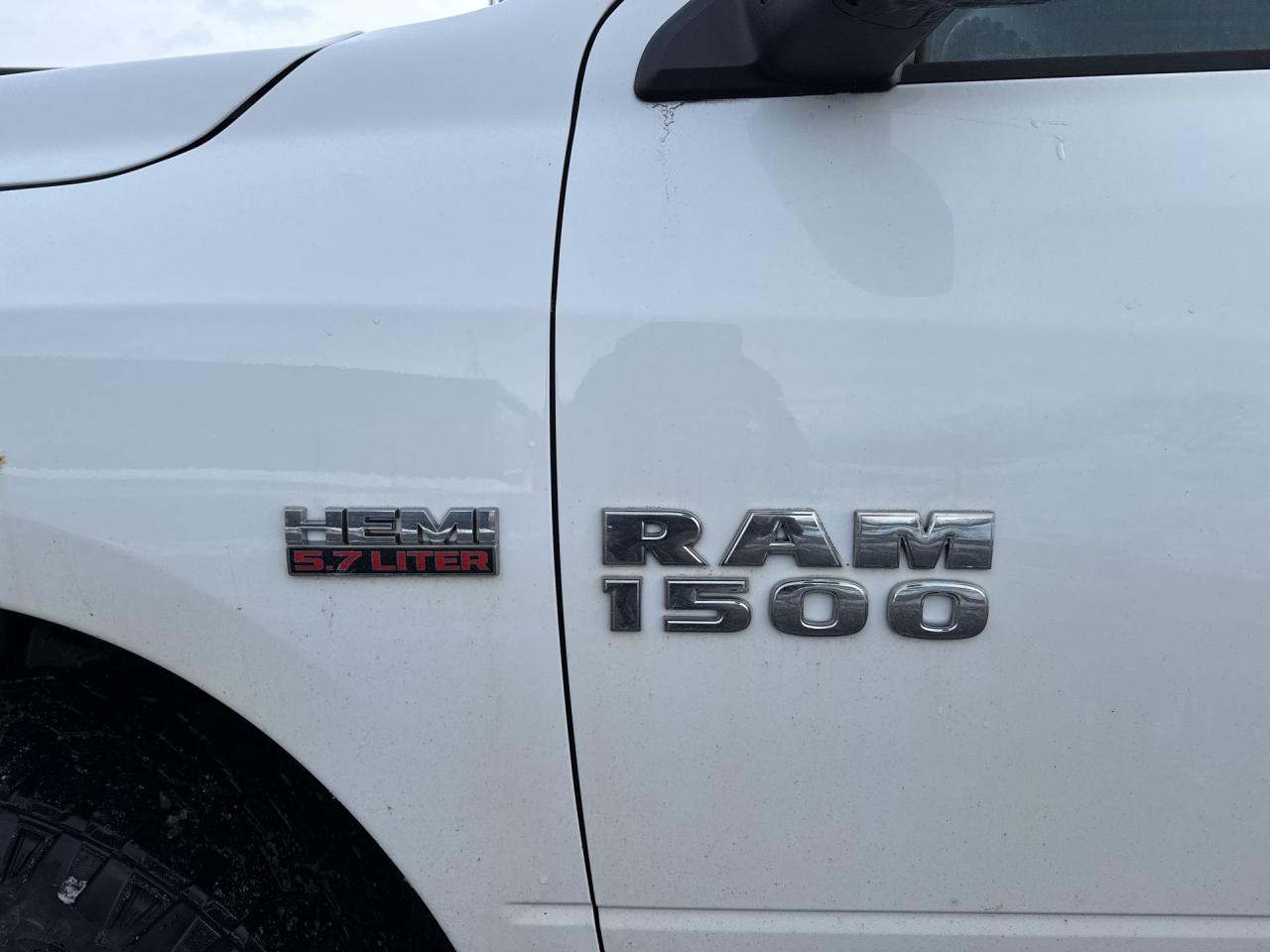2013 RAM 1500 4WD CREW CAB 140.5" SLT - Photo #9