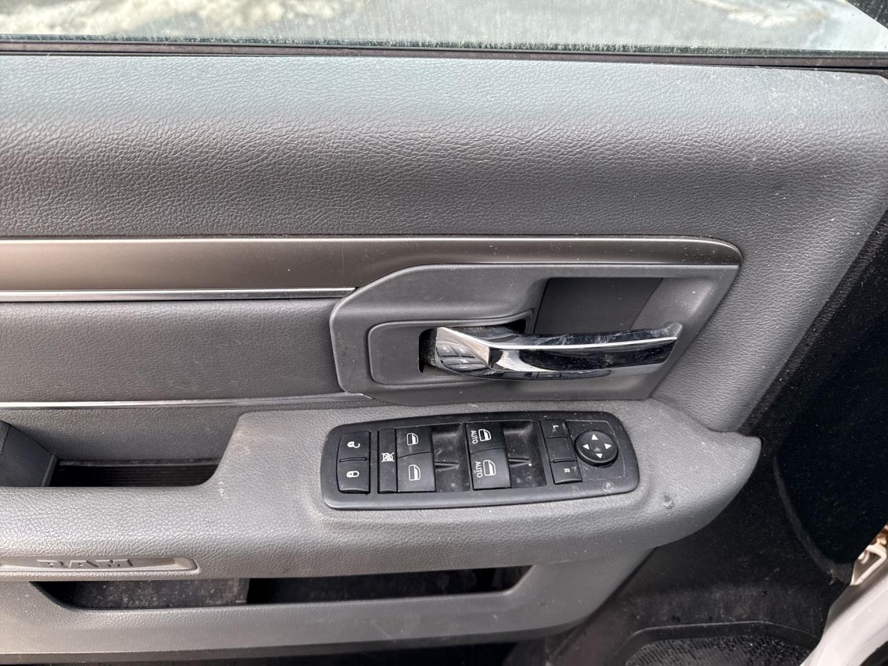 2013 RAM 1500 4WD CREW CAB 140.5" SLT - Photo #13