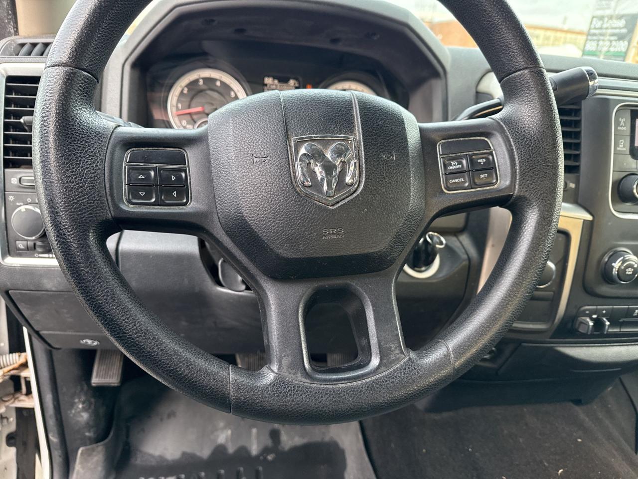 2013 RAM 1500 4WD CREW CAB 140.5" SLT - Photo #14
