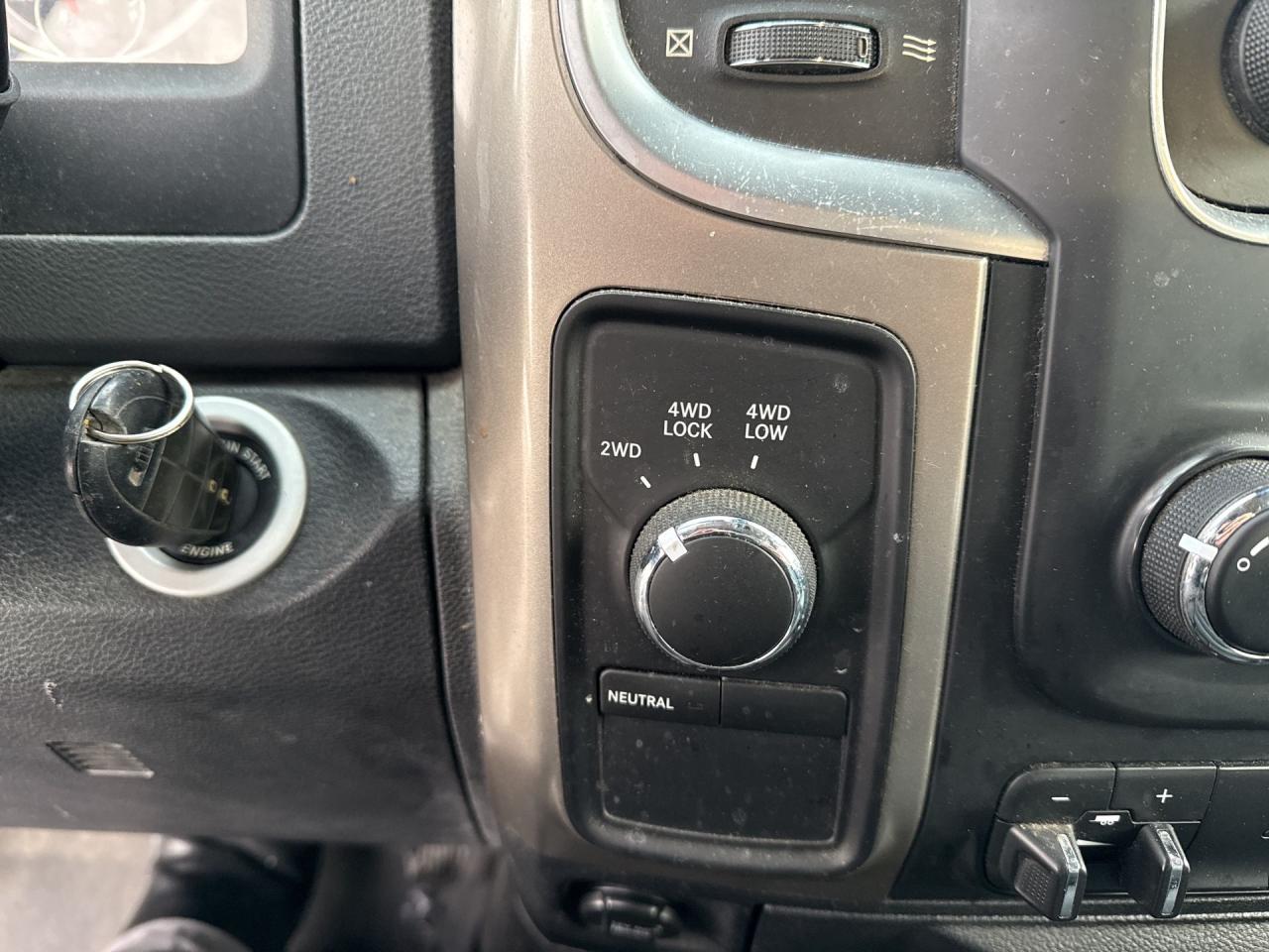 2013 RAM 1500 4WD CREW CAB 140.5" SLT - Photo #18
