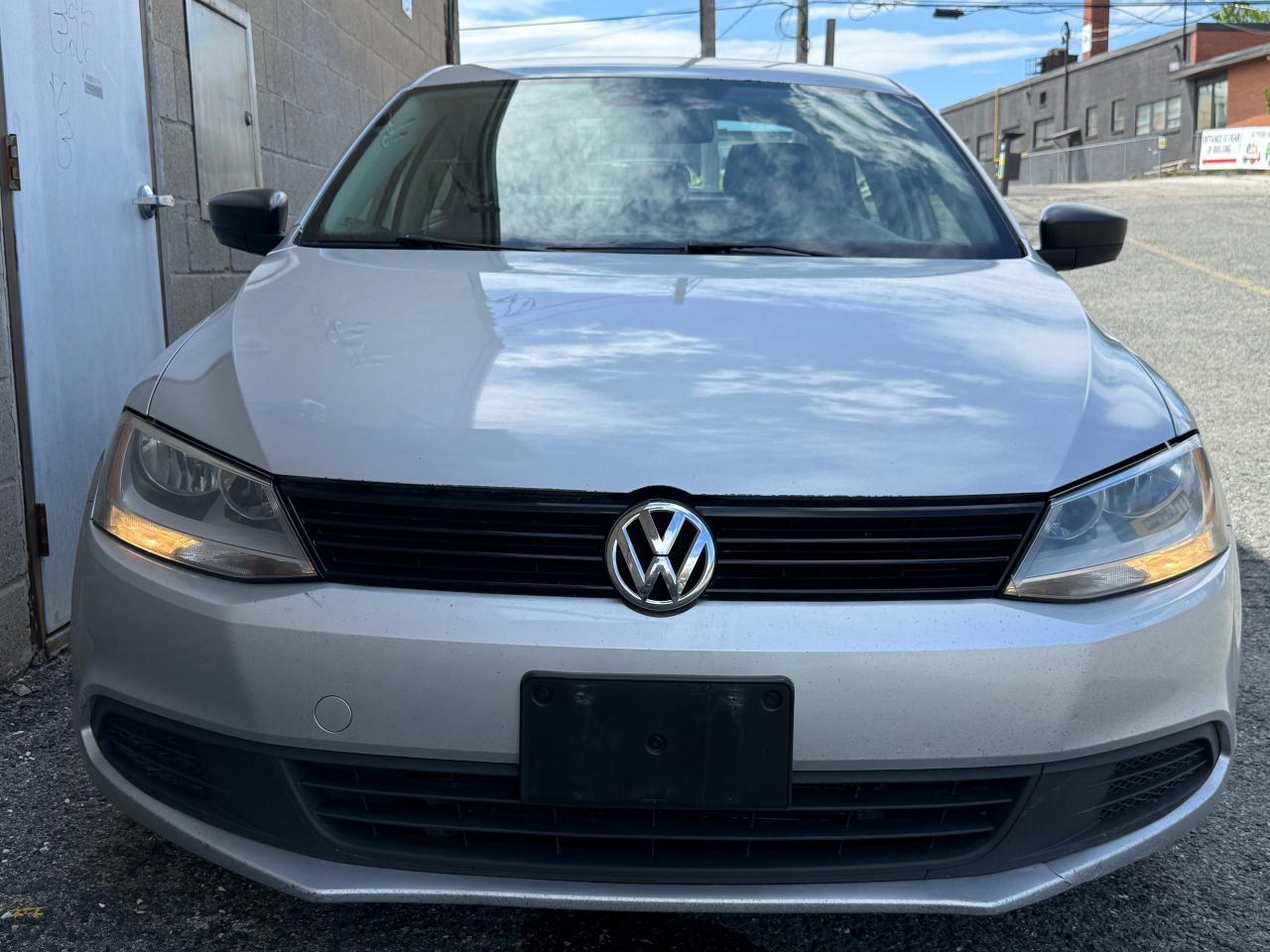 2012 Volkswagen Jetta 4dr 2.0L Man Trendline - Photo #2