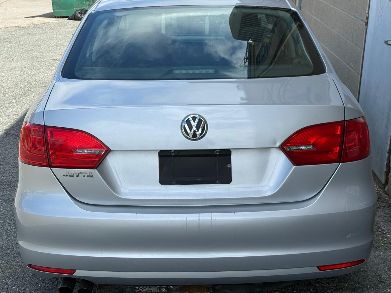 2012 Volkswagen Jetta 4dr 2.0L Man Trendline - Photo #6