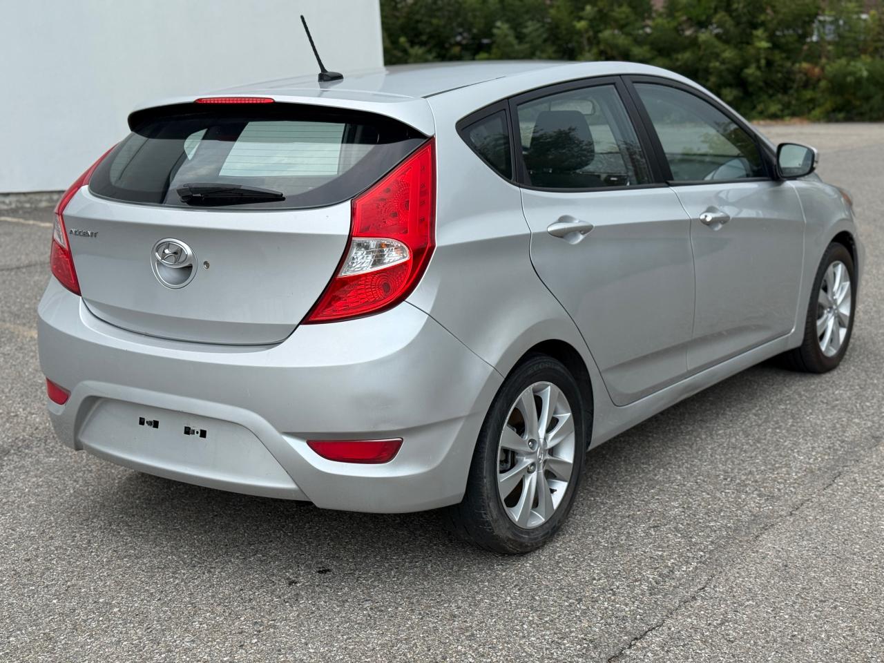 2012 Hyundai Accent 5DR HB MAN L - Photo #5