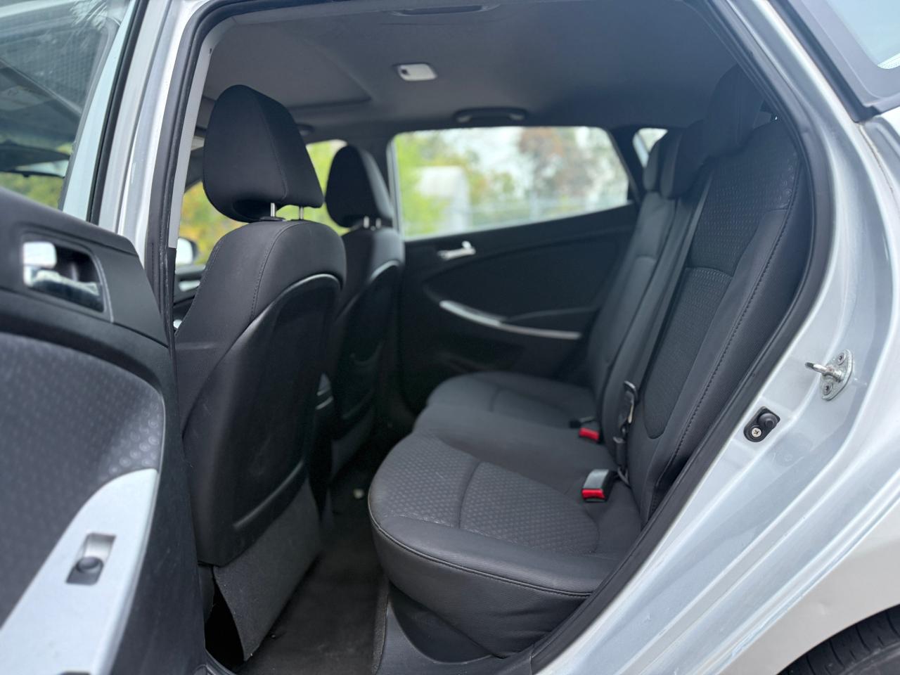 2012 Hyundai Accent 5DR HB MAN L - Photo #11